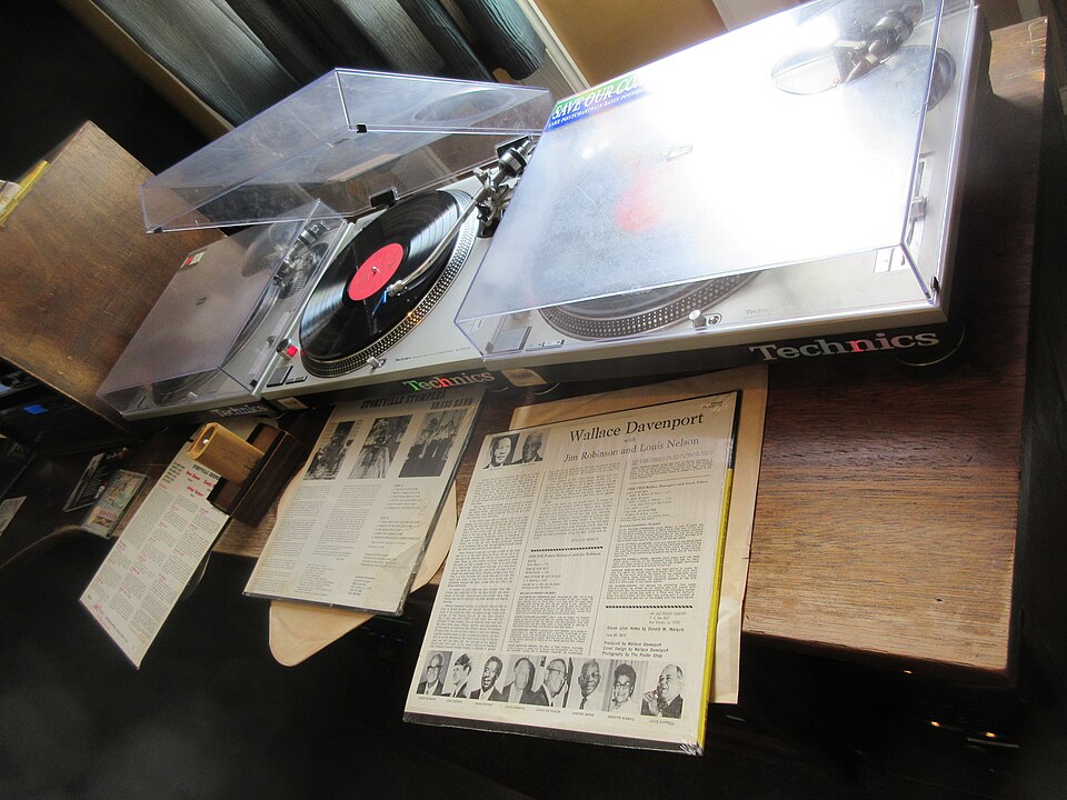 Gramofony Technics w studiu radia WWOZ