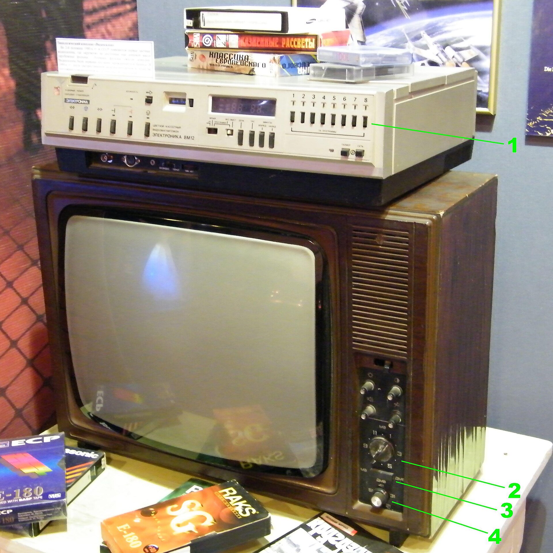 Telewizor i magnetowid radziecki; ilustracja kontekstowa do VM-12