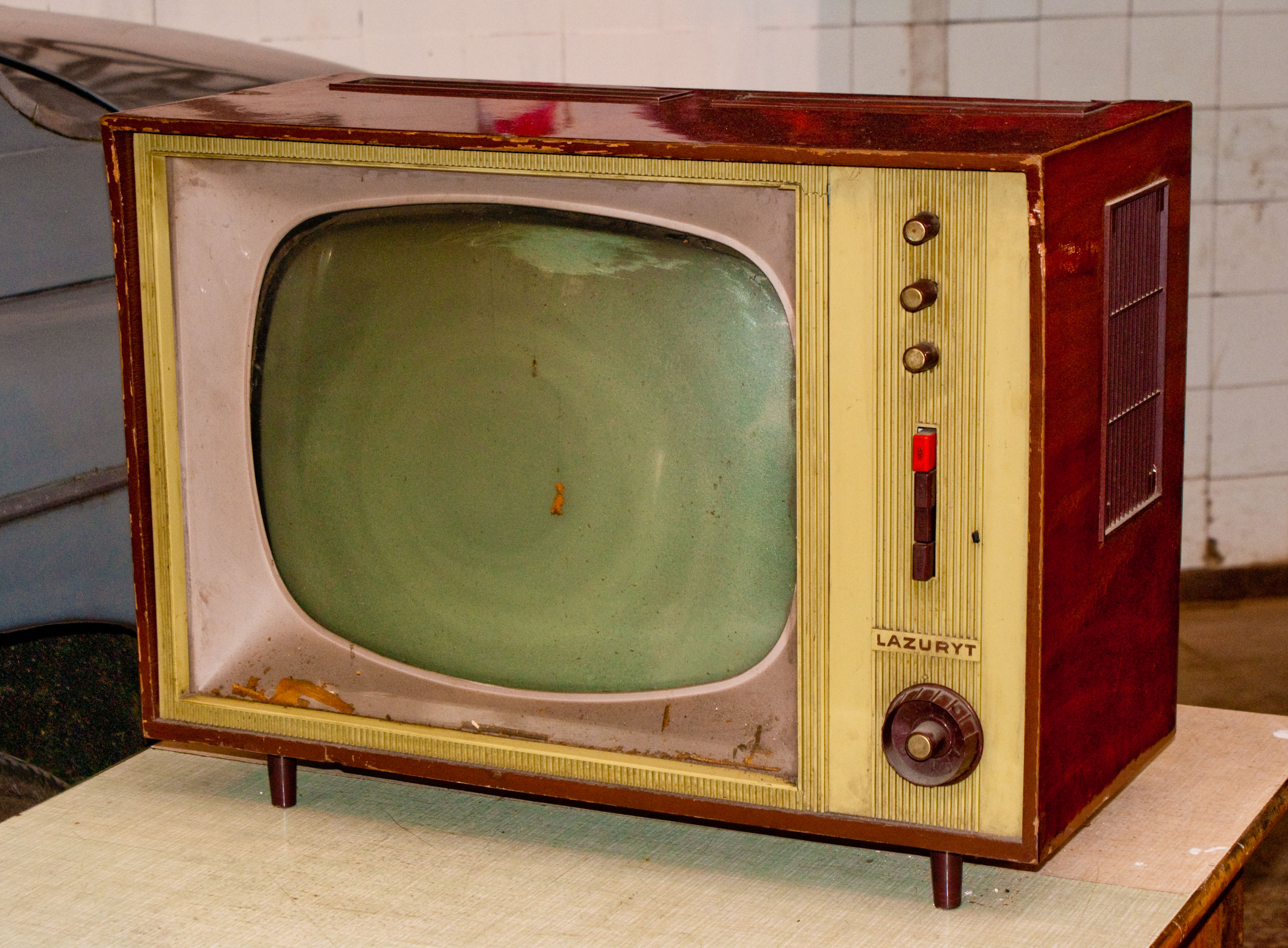 Telewizor WZT Lazuryt z wystawy w warszawskim Koneserze; źródło nie ustala dokładnego wariantu