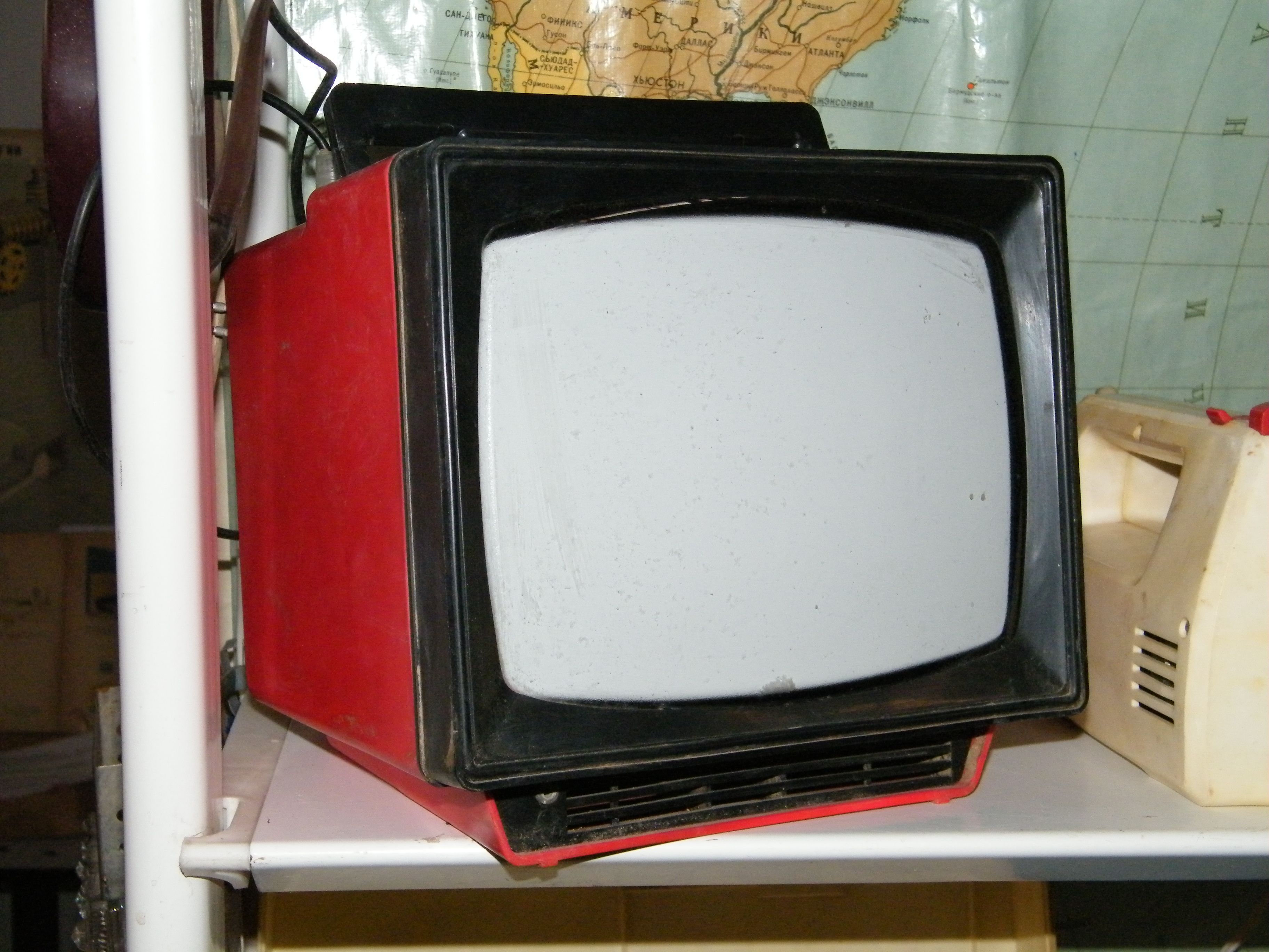 Przenośny telewizor Elektronika-404Д na wystawie w Chabarowsku; fotografia współczesna