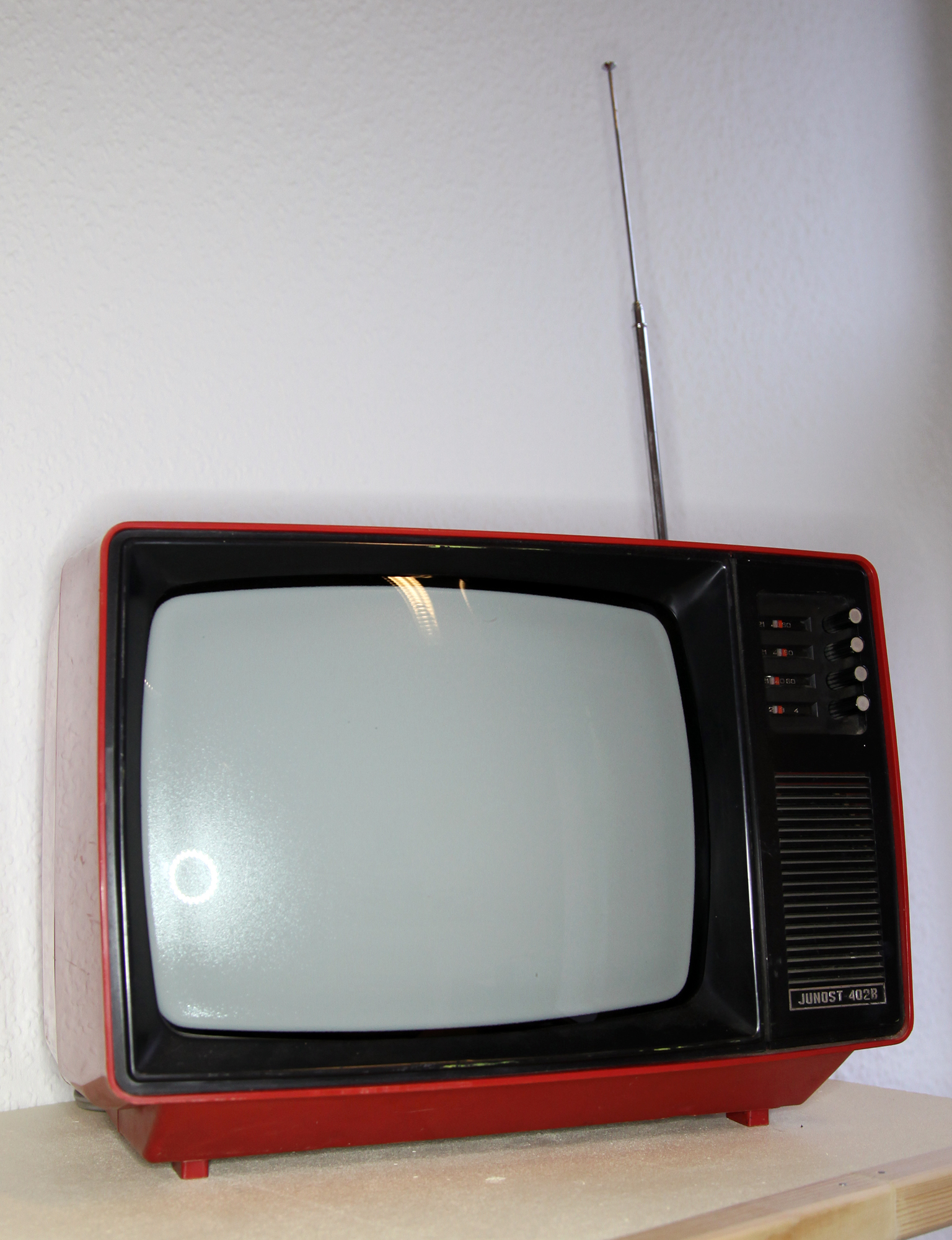 Radziecki telewizor Junost 402B sfotografowany w muzeum w Pirnie