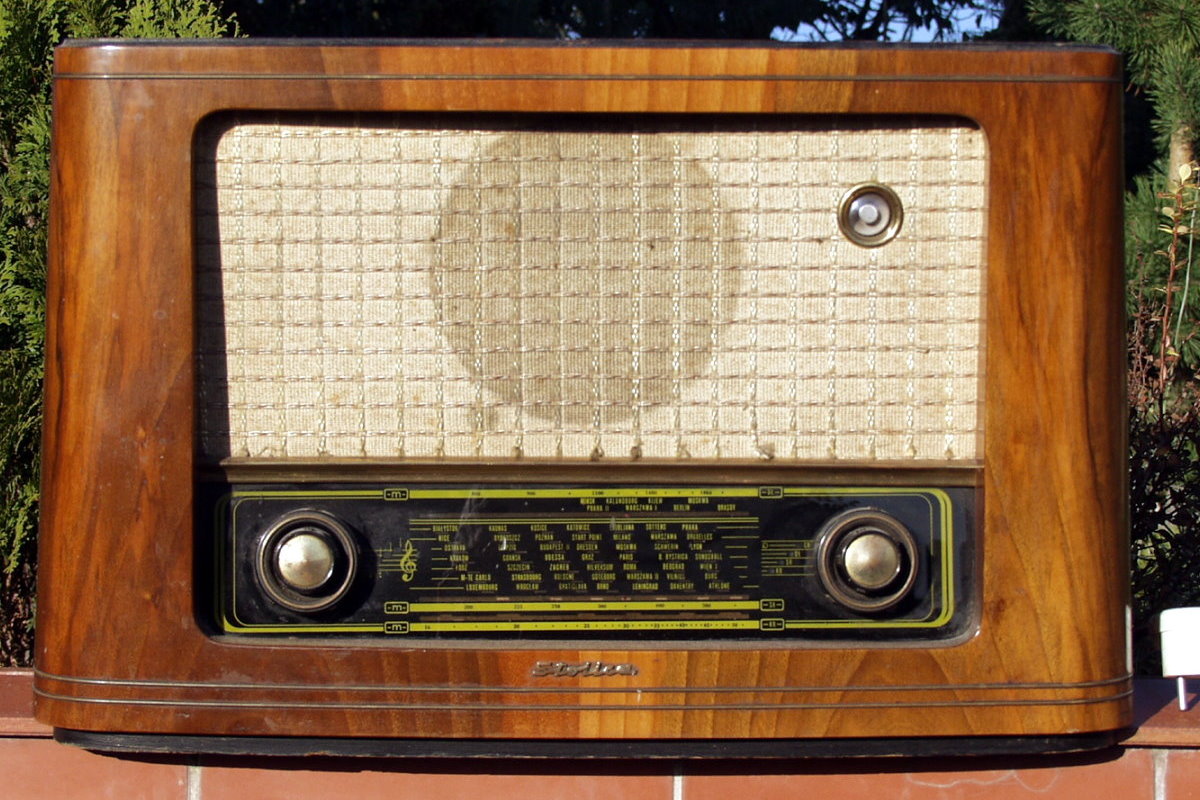 Stacjonarny radioodbiornik Stolica produkcji Zakładów Radiowych im. Marcina Kasprzaka