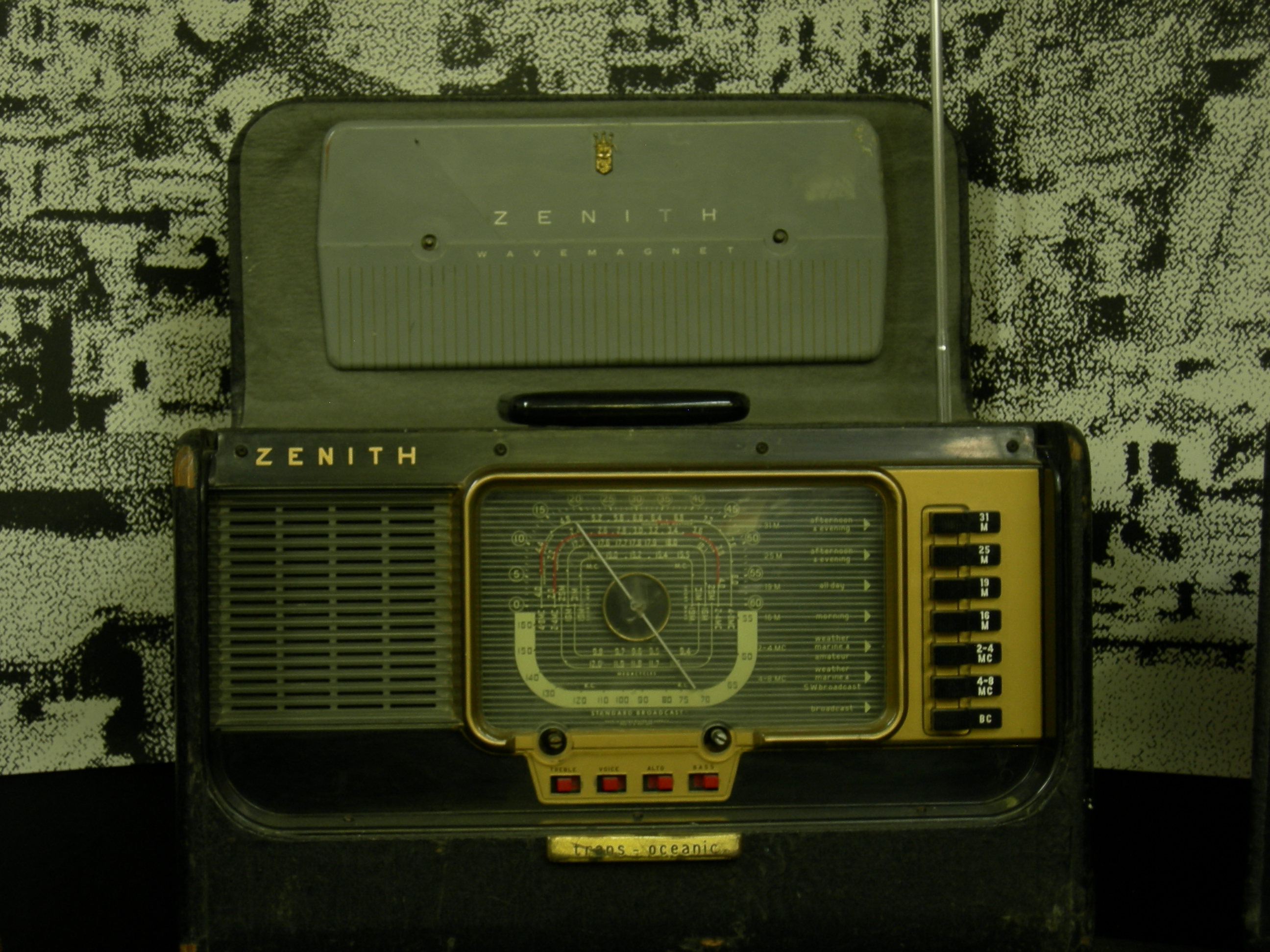 Zenith Trans-Oceanic H500, wielopasmowe radio przenośne